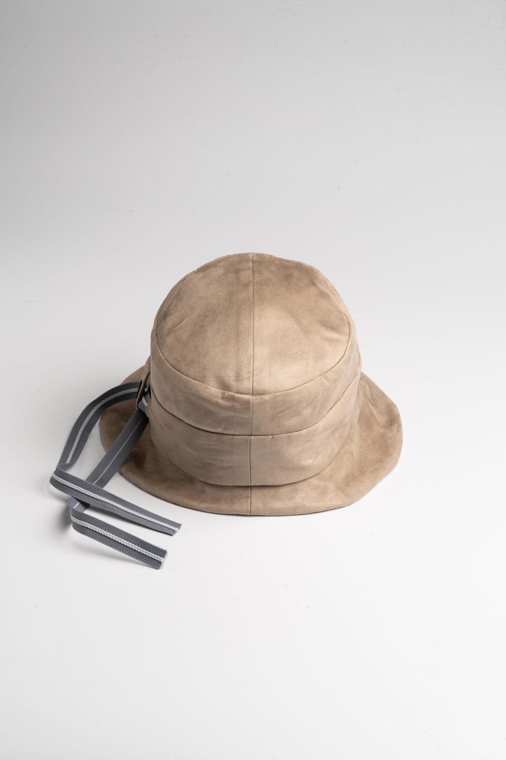 Very_Matters_Timeless_Light_Hat_Beige_White_strip_backview