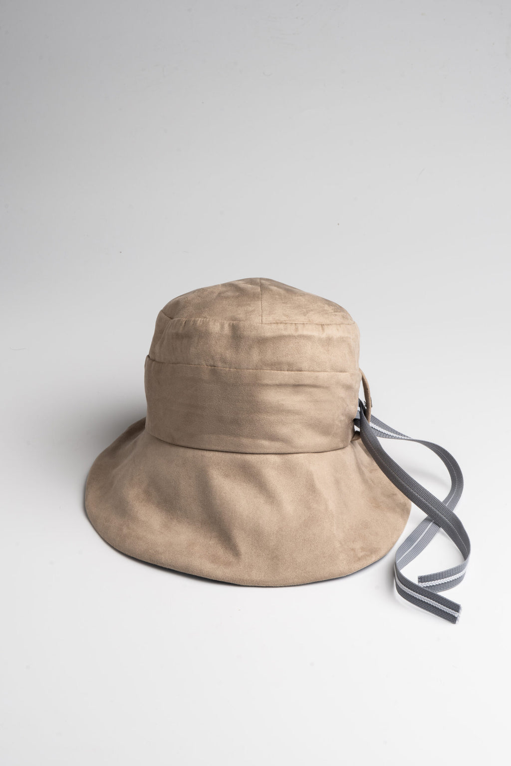 Very_Matters_Timeless_Light_Hat_Beige_White_strip_frontview