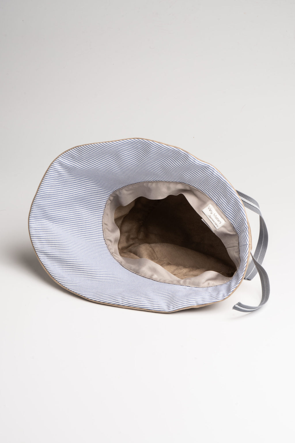 Very_Matters_Timeless_Light_Hat_Beige_White_strip_inner