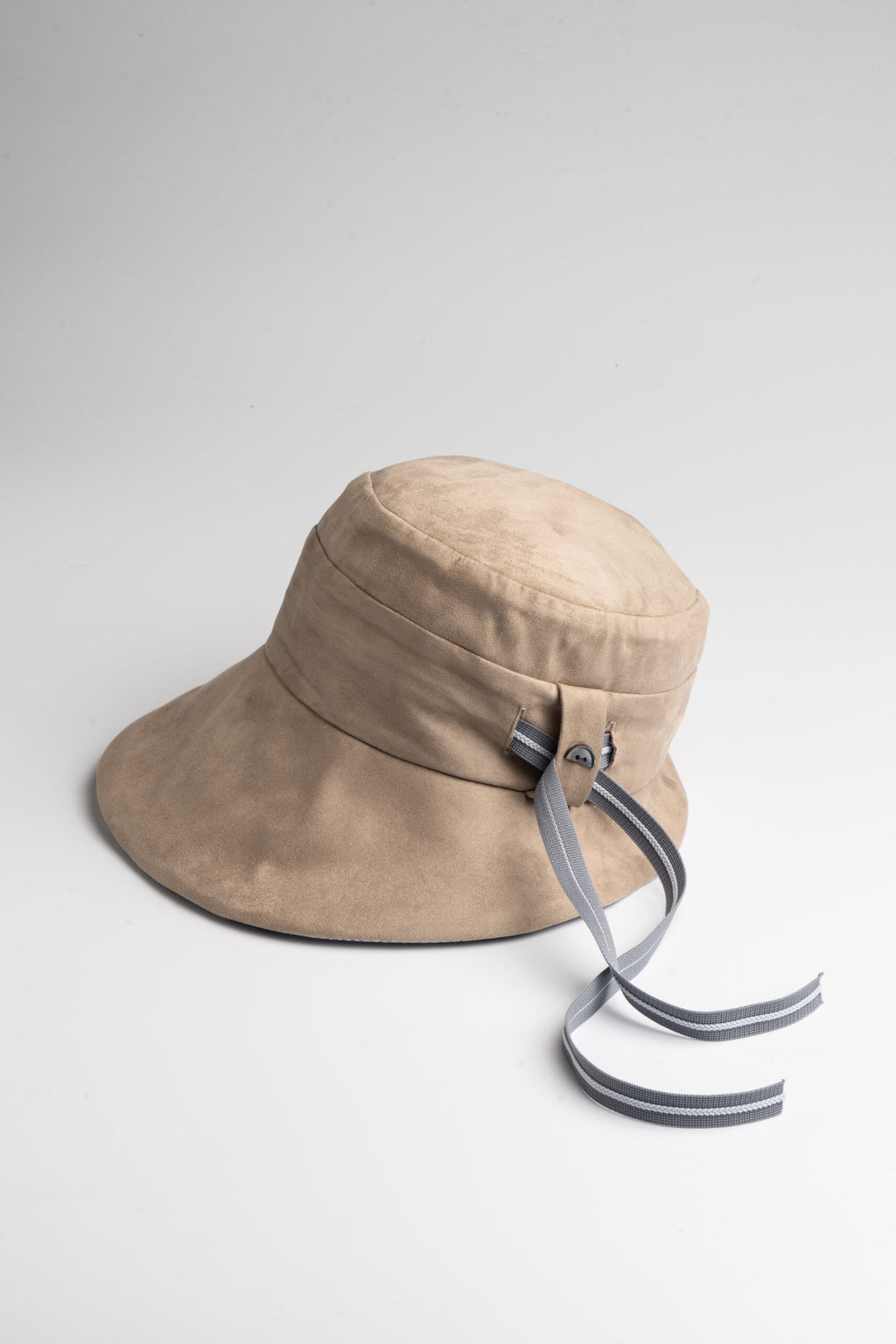 Very_Matters_Timeless_Light_Hat_Beige_White_strip_sideview