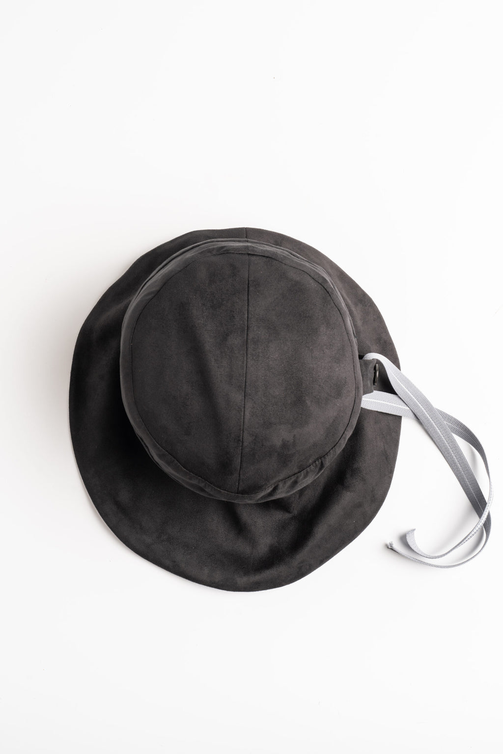 Very_Matters_Timeless_Light_Hat_Black_White_strip_topview