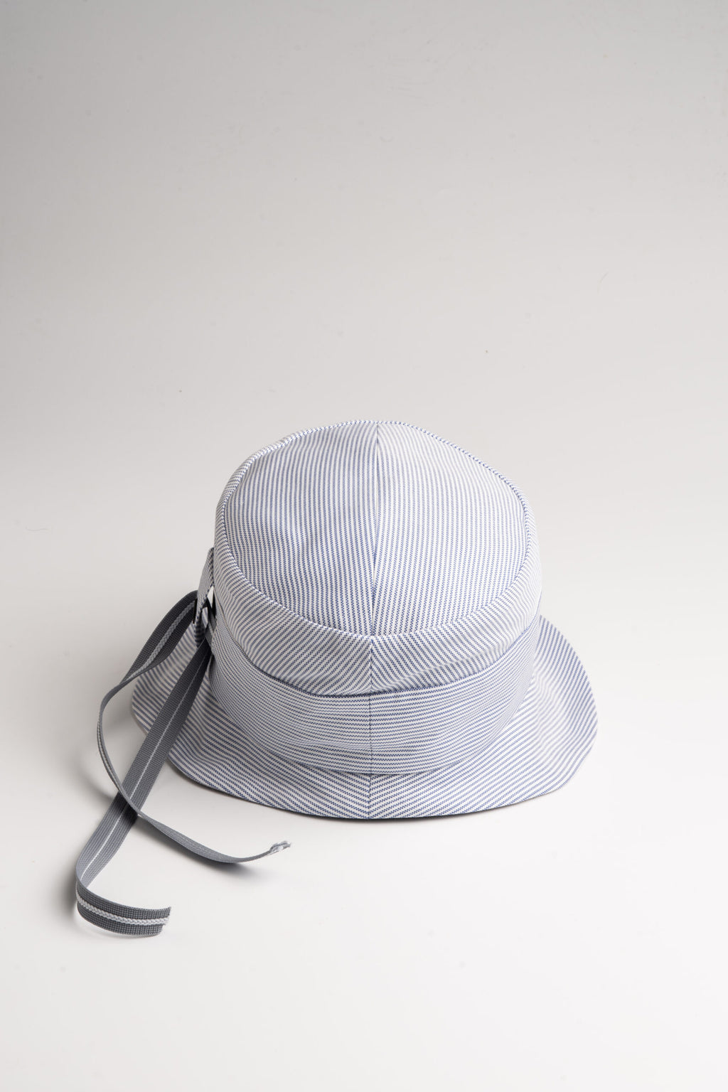 Very_Matters_Timeless_Light_Hat_White_strip_Light_Maroon_backview