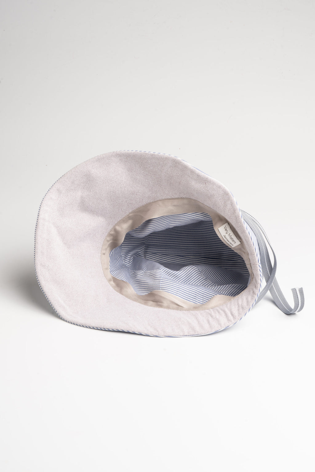 Very_Matters_Timeless_Light_Hat_White_strip_Light_Maroon_inner