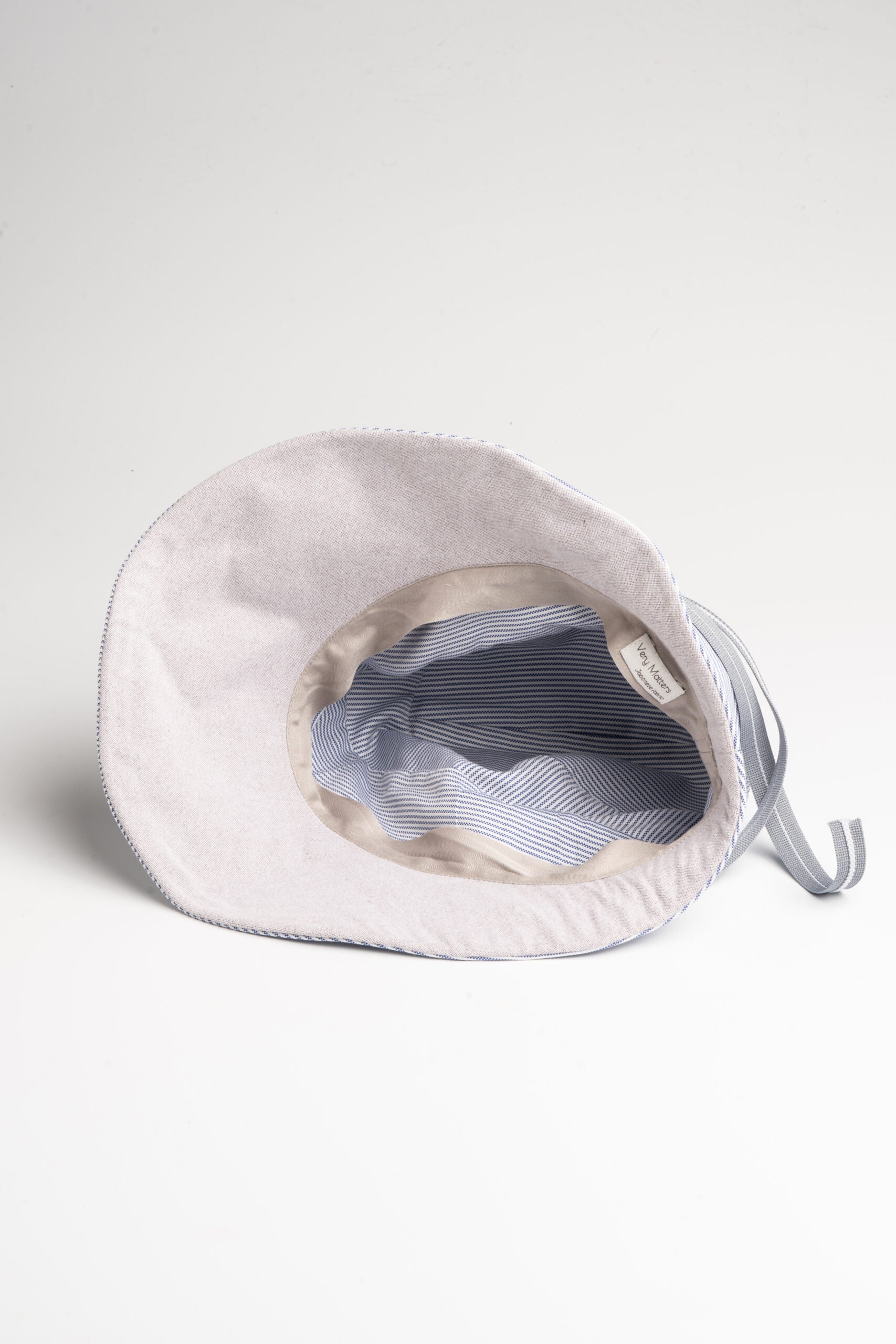 Very_Matters_Timeless_Light_Hat_White_strip_Light_Maroon_inner