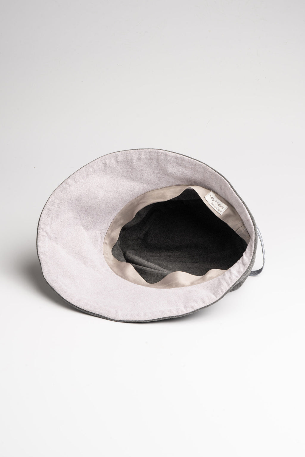 VM Timeless Light – Grey x Light Maroon